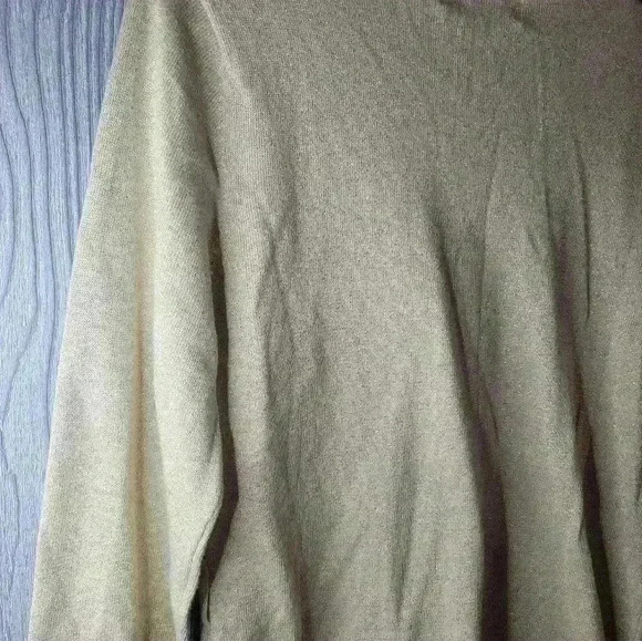 NWT Lauren Michelle sequins long sleeve blouse with tensil tread woven in. - Picture 6 of 7